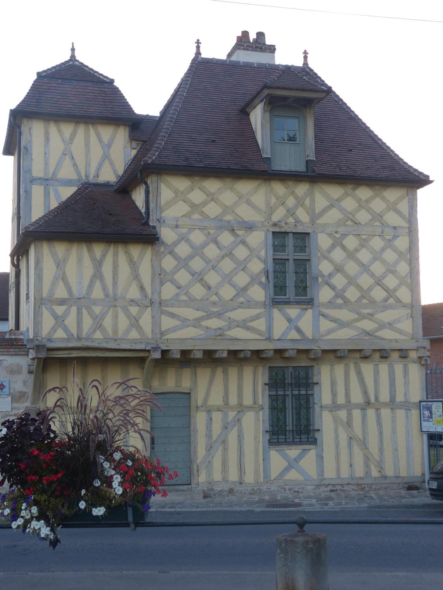 Hotel Saint Laurent Nogent-sur-Seine Esterno foto